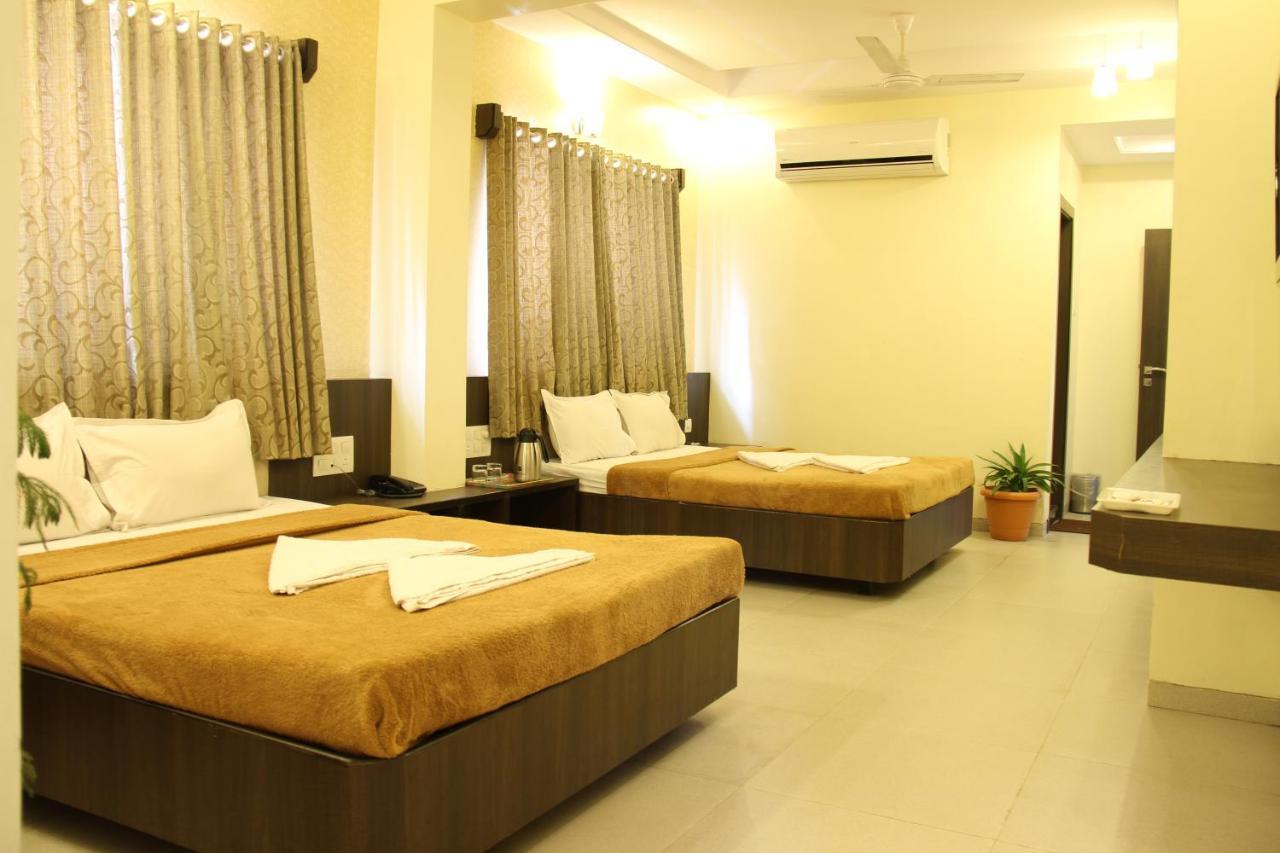 Hotel Sai Gurusthan Shirdi Exterior foto