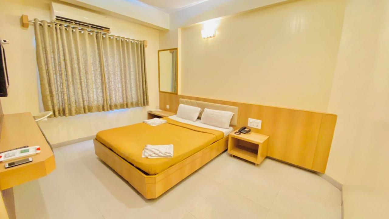 Hotel Sai Gurusthan Shirdi Exterior foto