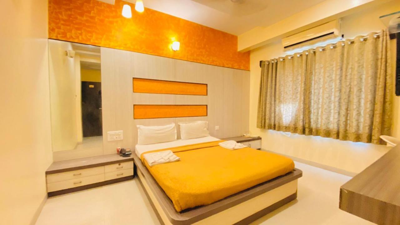 Hotel Sai Gurusthan Shirdi Exterior foto