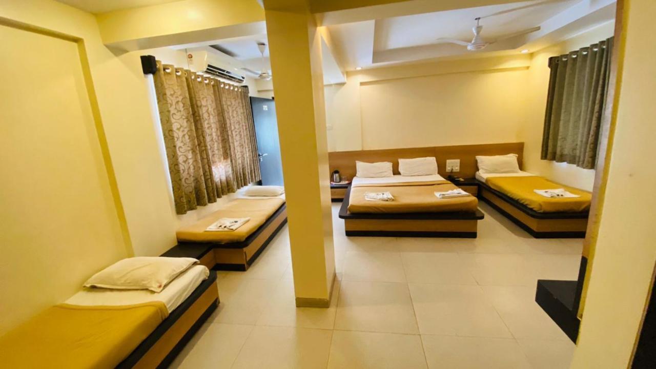 Hotel Sai Gurusthan Shirdi Exterior foto